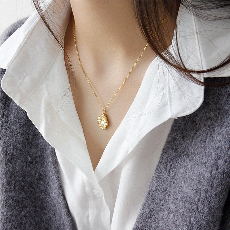 18K Gold Vermeil Hammered Disc Pendant Layering Necklace, Tiny Gold Necklace, Hammered Circle, Simple silver necklace, Hammered, Gold,Circle