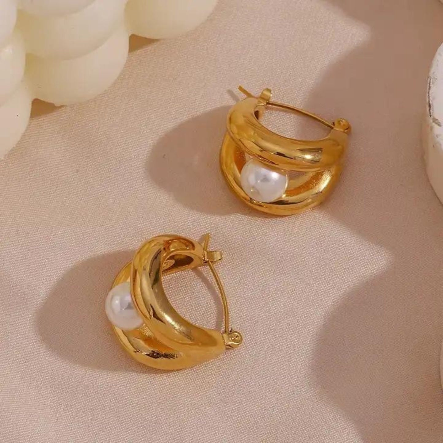 Vintage Pearl Earrings Gold Plated Pearl Jewelry Pearl Hoop Earrings Pearl Huggie Hoops Dangle Earrings with Pearls Bridesmaid Earrings