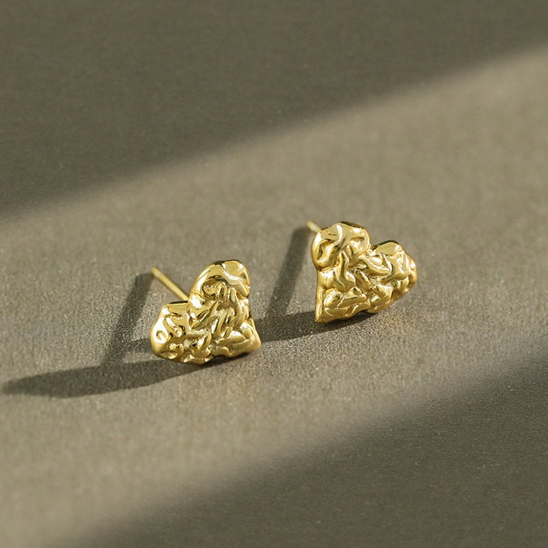 18K Gold Hammered Small Heart Stud Earring, Brass Heart Earring, Tiny Heart Stud Earring, Dainty Little Heart Stud, Tiny Hammered Heart Stud