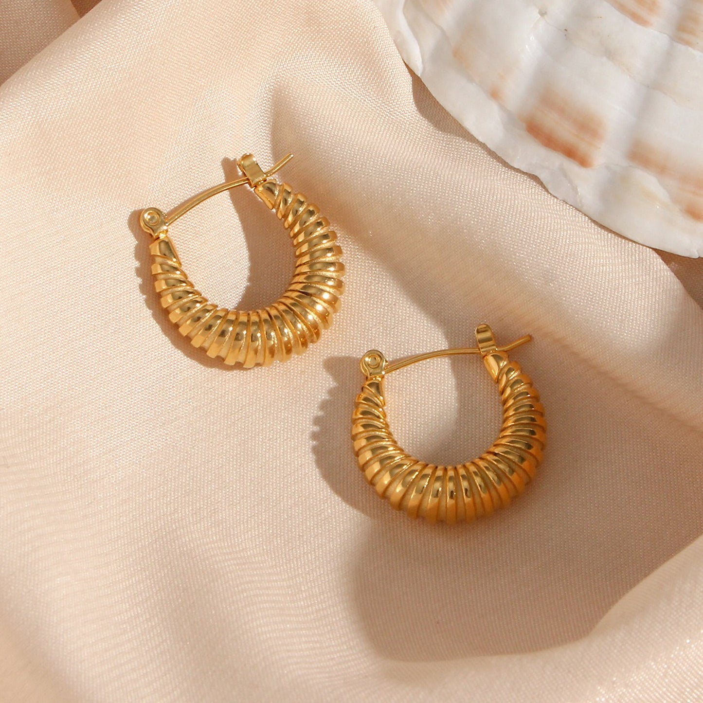 18K Gold Plated Thin Type Classical Solid Huggie Croissant Hoop Earring Stainless Steel  Jewelry 2022
