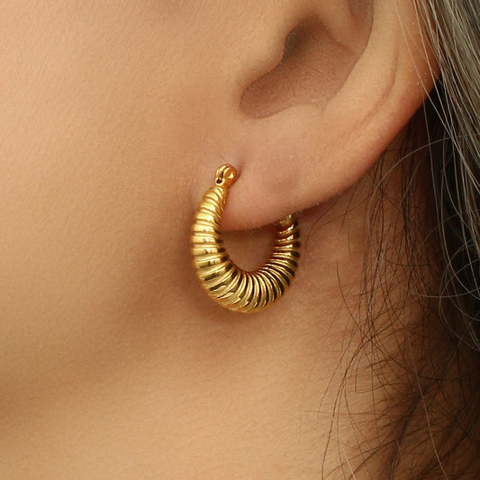 18K Gold Plated Thin Type Classical Solid Huggie Croissant Hoop Earring Stainless Steel Jewelry 2022