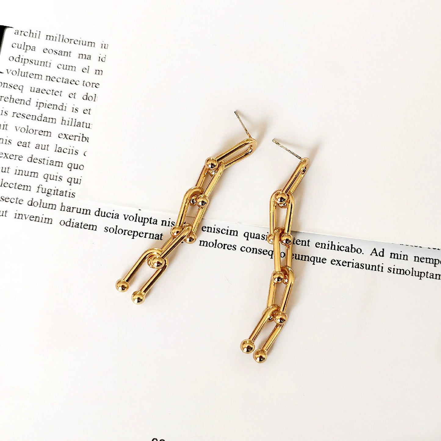 18K Gold U Shape Chain Stud Earring
