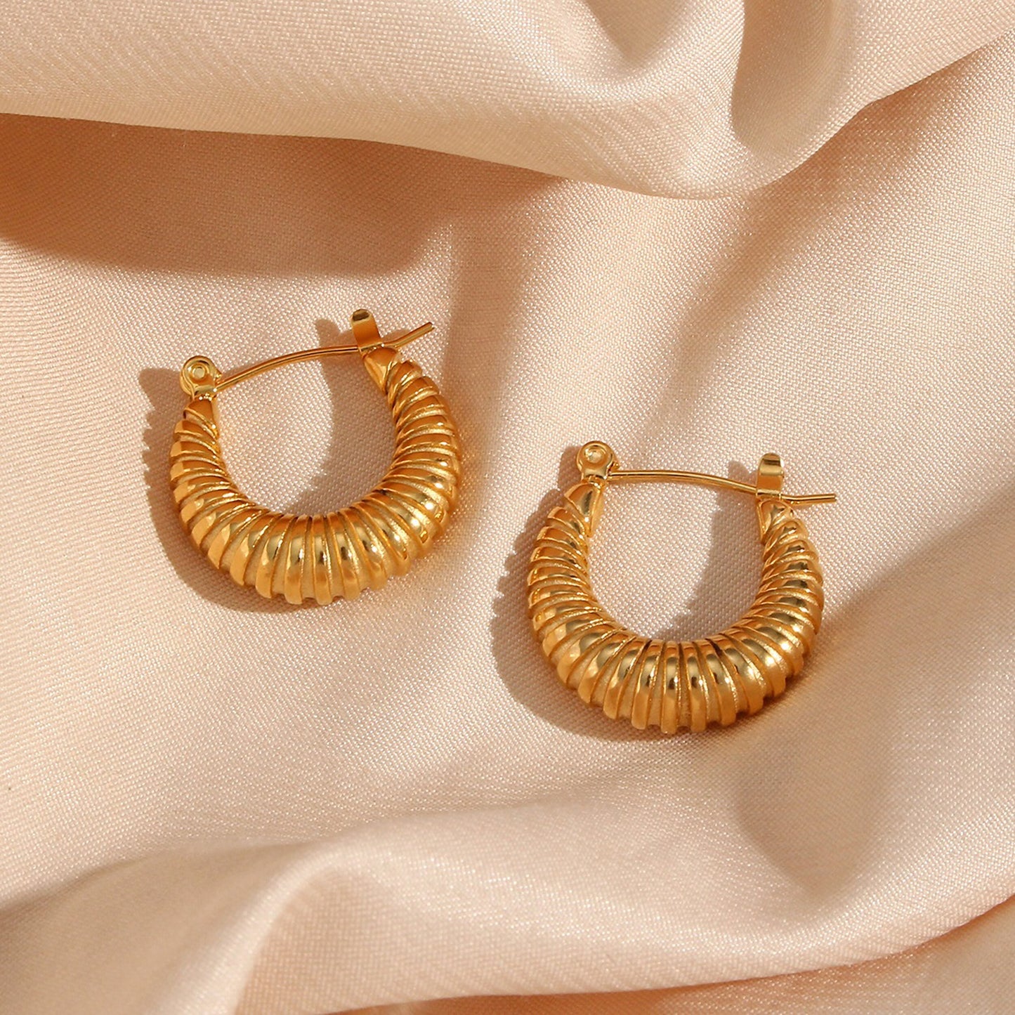 18K Gold Plated Thin Type Classical Solid Huggie Croissant Hoop Earring Stainless Steel  Jewelry 2022