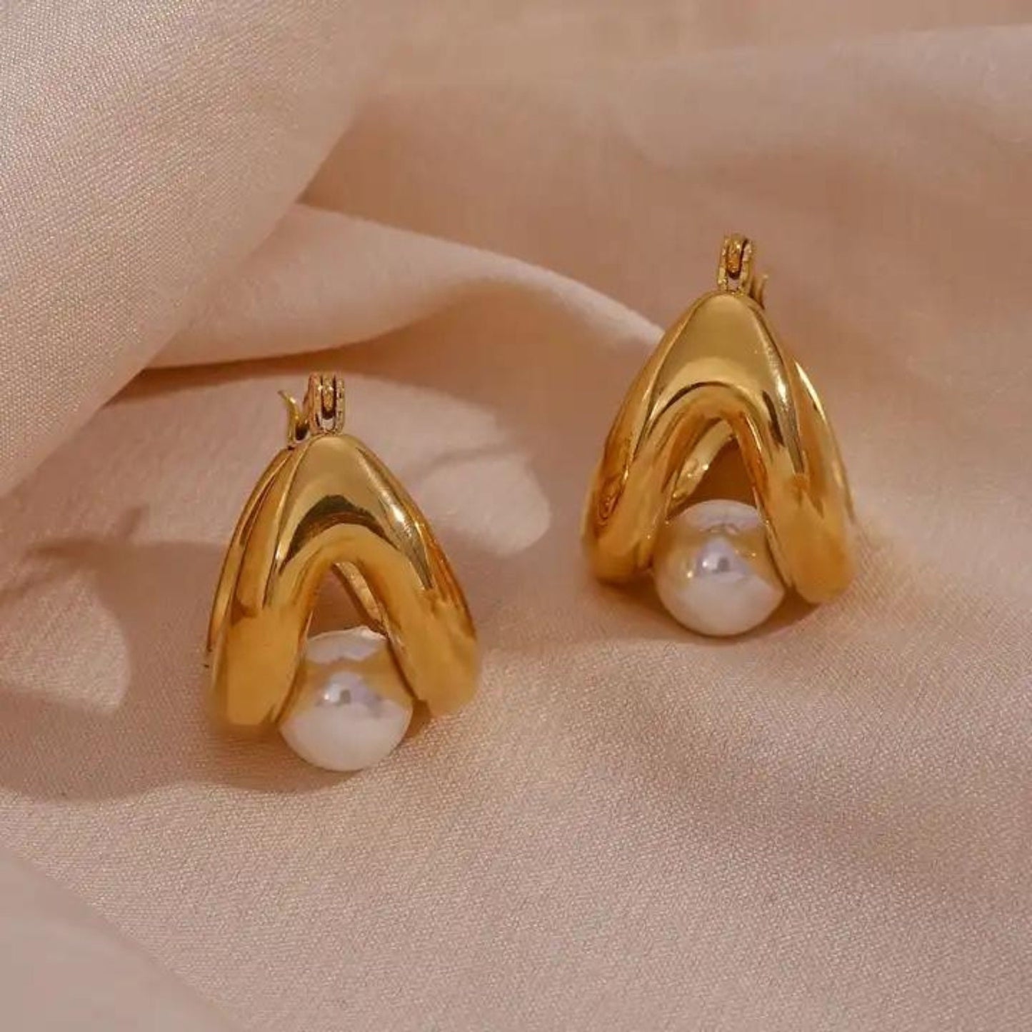 Vintage Pearl Earrings Gold Plated Pearl Jewelry Pearl Hoop Earrings Pearl Huggie Hoops Dangle Earrings with Pearls Bridesmaid Earrings
